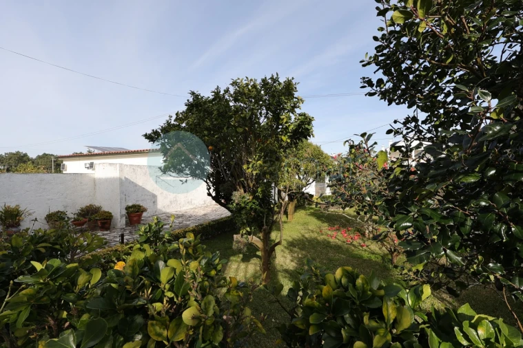 Moradia T4 para Venda em Chafe Foto 31