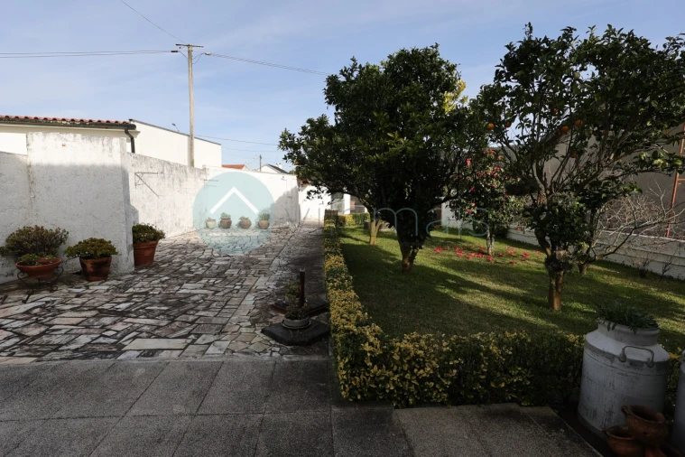 Moradia T4 para Venda em Chafe Foto 34