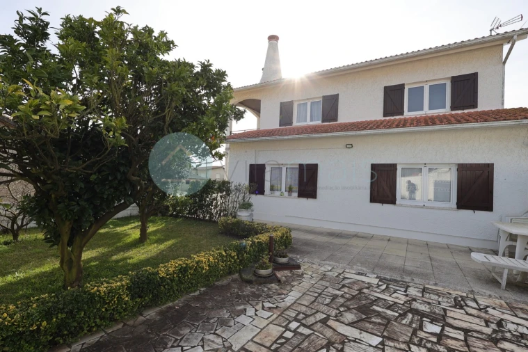 Moradia T4 para Venda em Chafe Foto 35