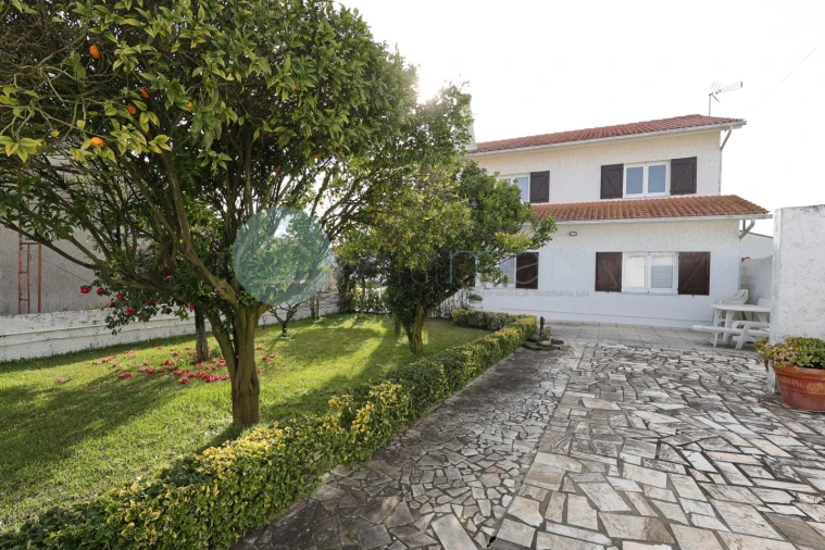 Moradia T4 para Venda em Chafe Foto 38