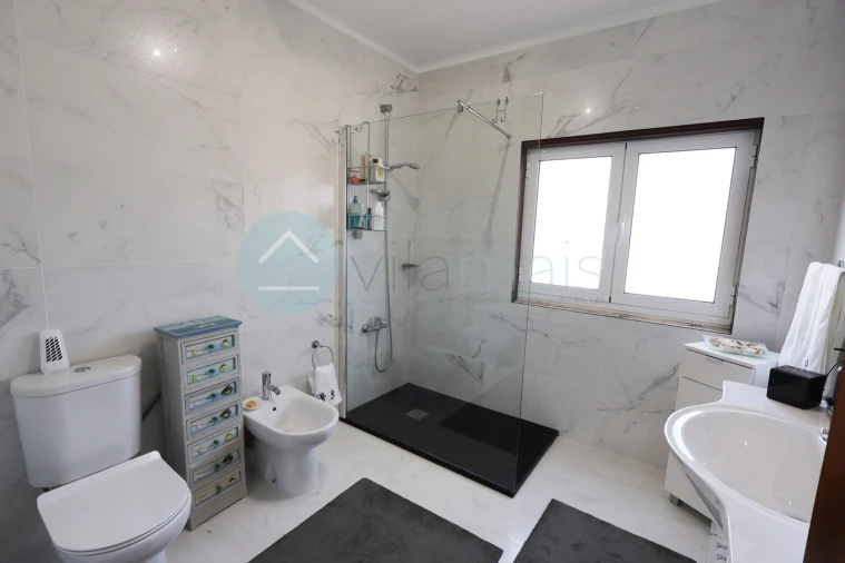 Moradia T4 para Venda em Chafe Foto 64