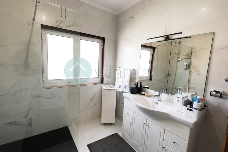 Moradia T4 para Venda em Chafe Foto 65