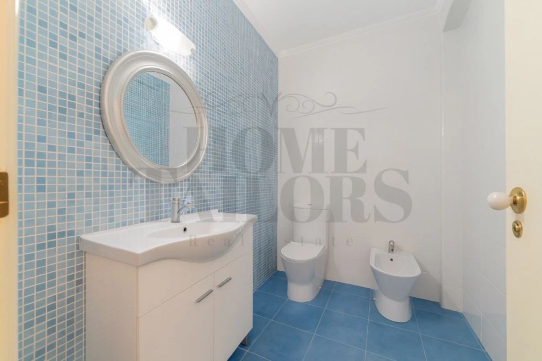 Moradia T5 para Venda em Corroios Foto 29