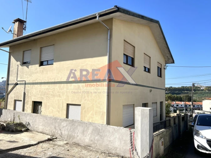 Moradia T3 para Venda em Vila de Cucujães Foto 3