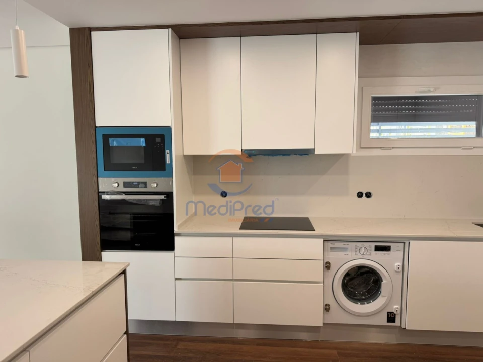 Moradia T4 para Venda em Pontinha e Famões Foto 3