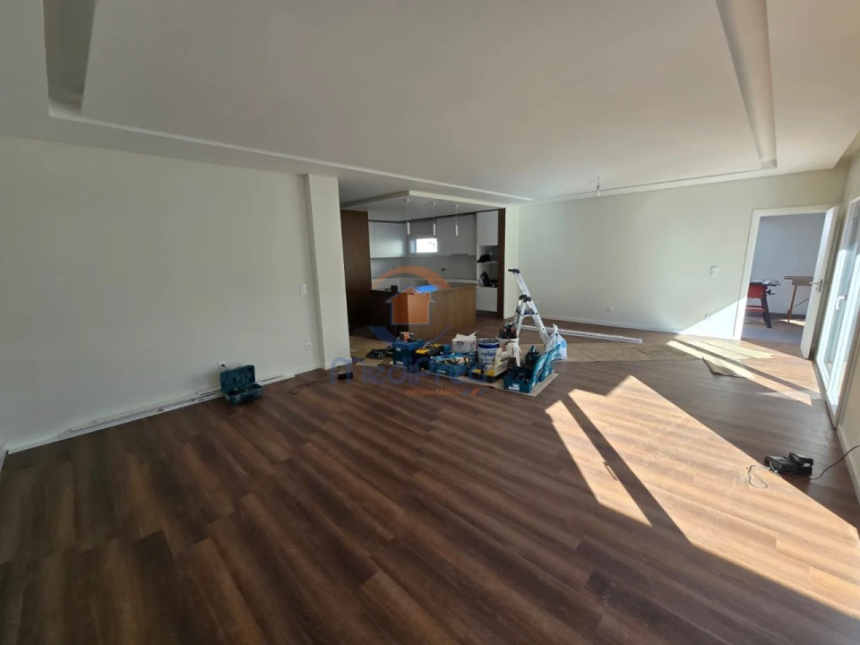 Moradia T4 para Venda em Pontinha e Famões Foto 5