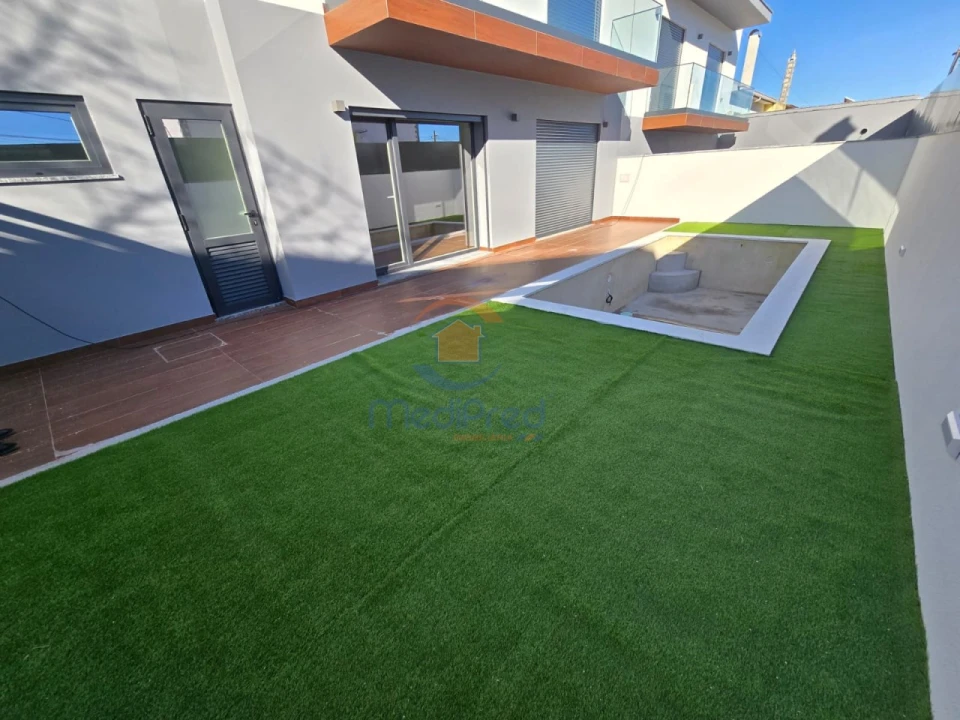 Moradia T4 para Venda em Pontinha e Famões Foto 7