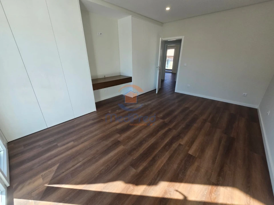 Moradia T4 para Venda em Pontinha e Famões Foto 12