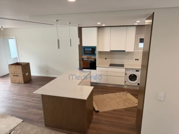 Moradia T4 para Venda em Pontinha e Famões