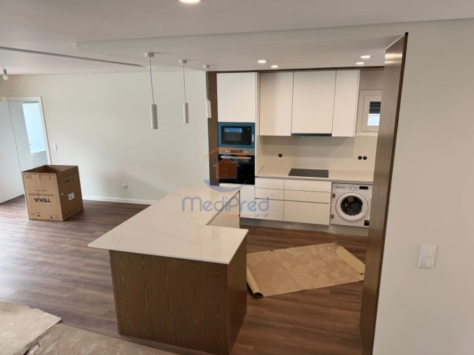 Moradia T4 para Venda em Pontinha e Famões Foto 4