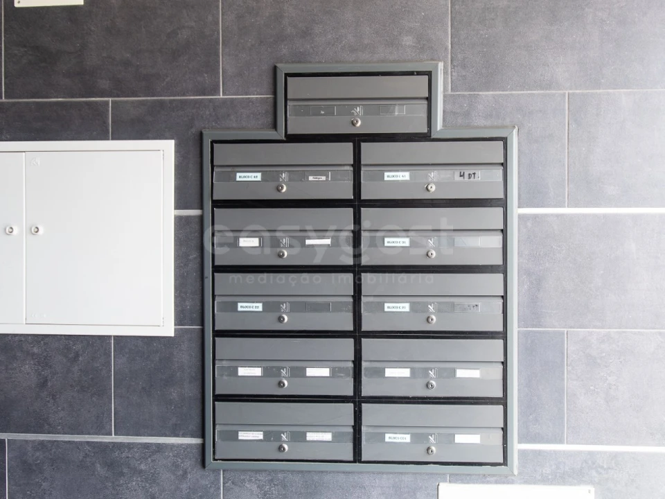 Apartamento T3 para Venda em Quelfes Foto 6