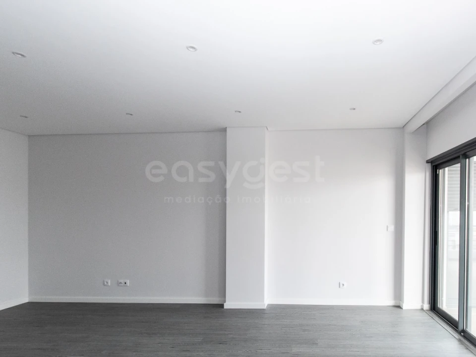 Apartamento T3 para Venda em Quelfes Foto 12