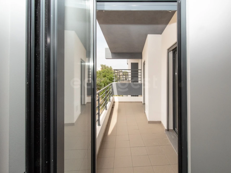 Apartamento T3 para Venda em Quelfes Foto 20