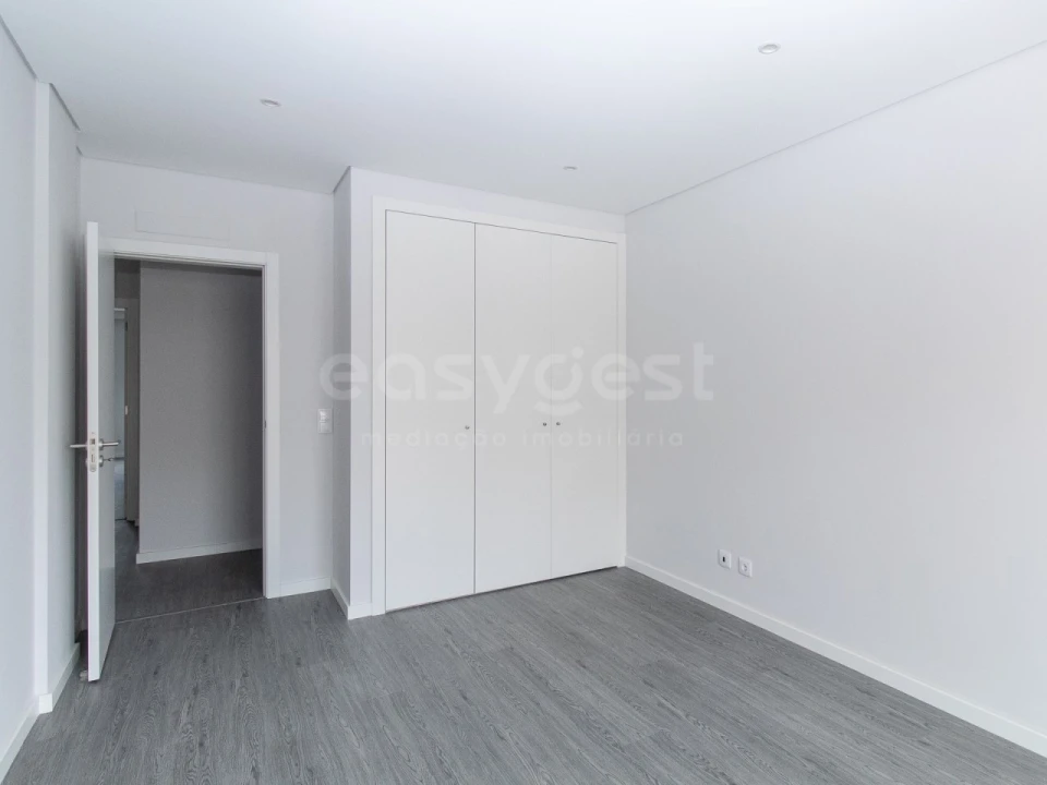 Apartamento T3 para Venda em Quelfes Foto 24