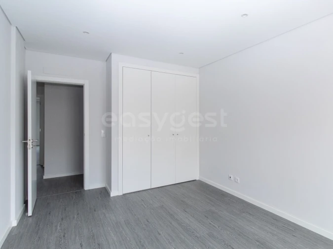 Apartamento T3 para Venda em Quelfes Foto 24