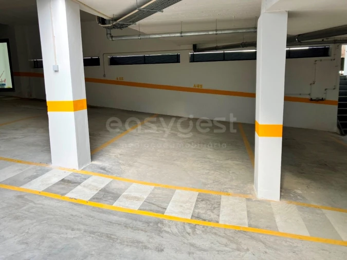 Apartamento T3 para Venda em Quelfes Foto 37