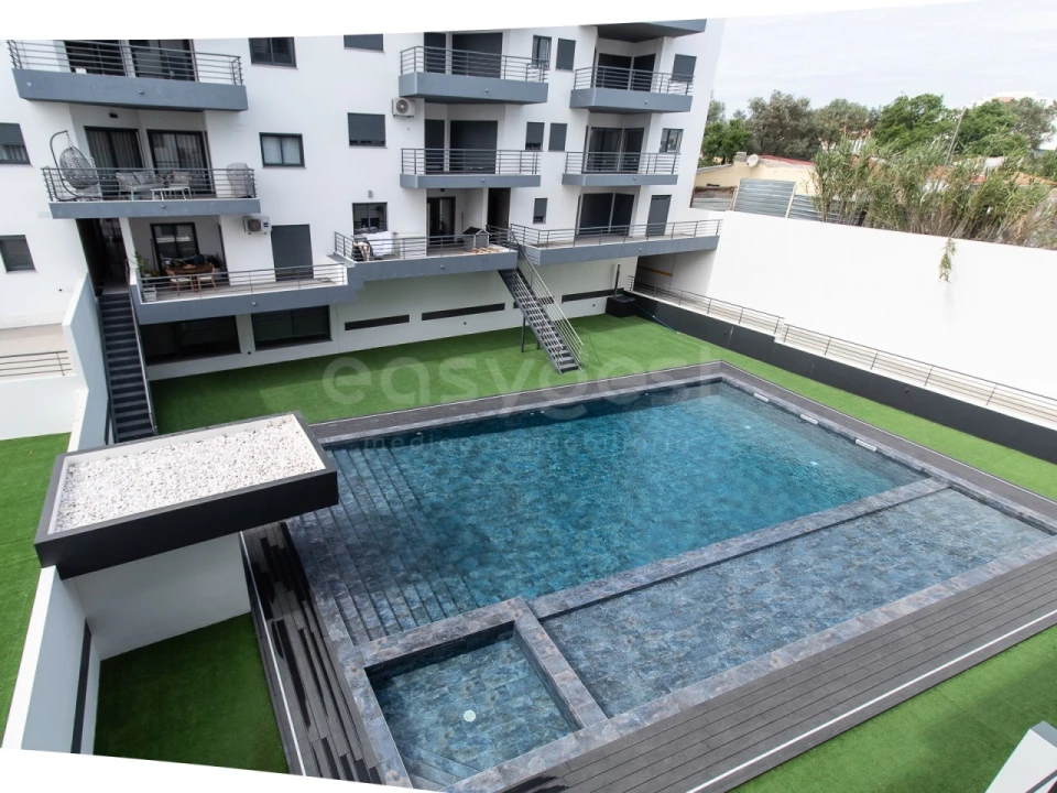 Apartamento T3 para Venda em Quelfes Foto 2