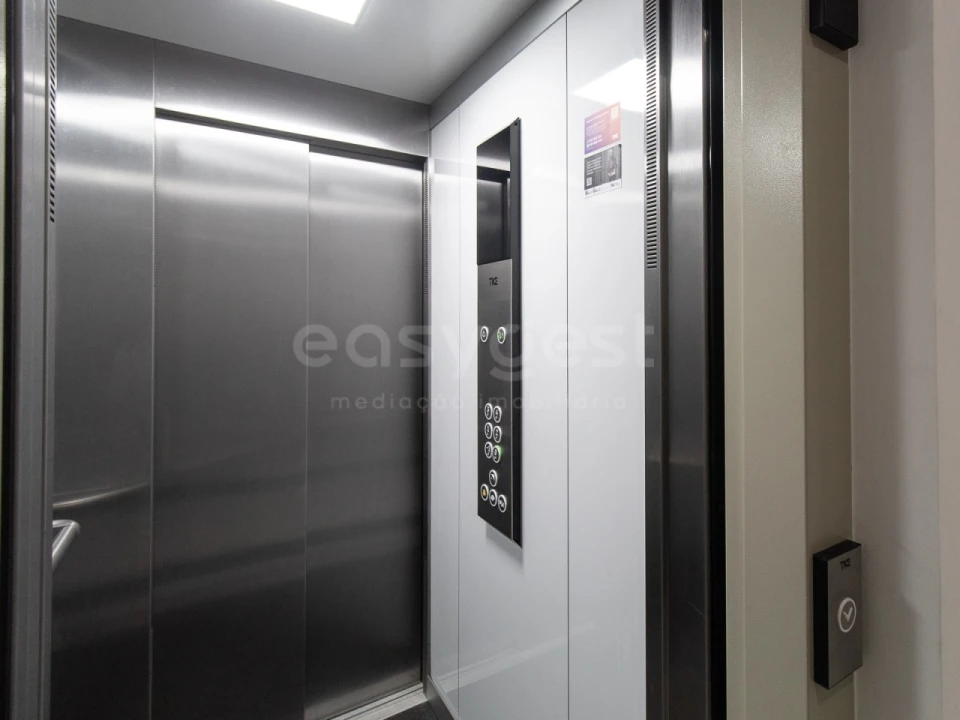 Apartamento T3 para Venda em Quelfes Foto 9