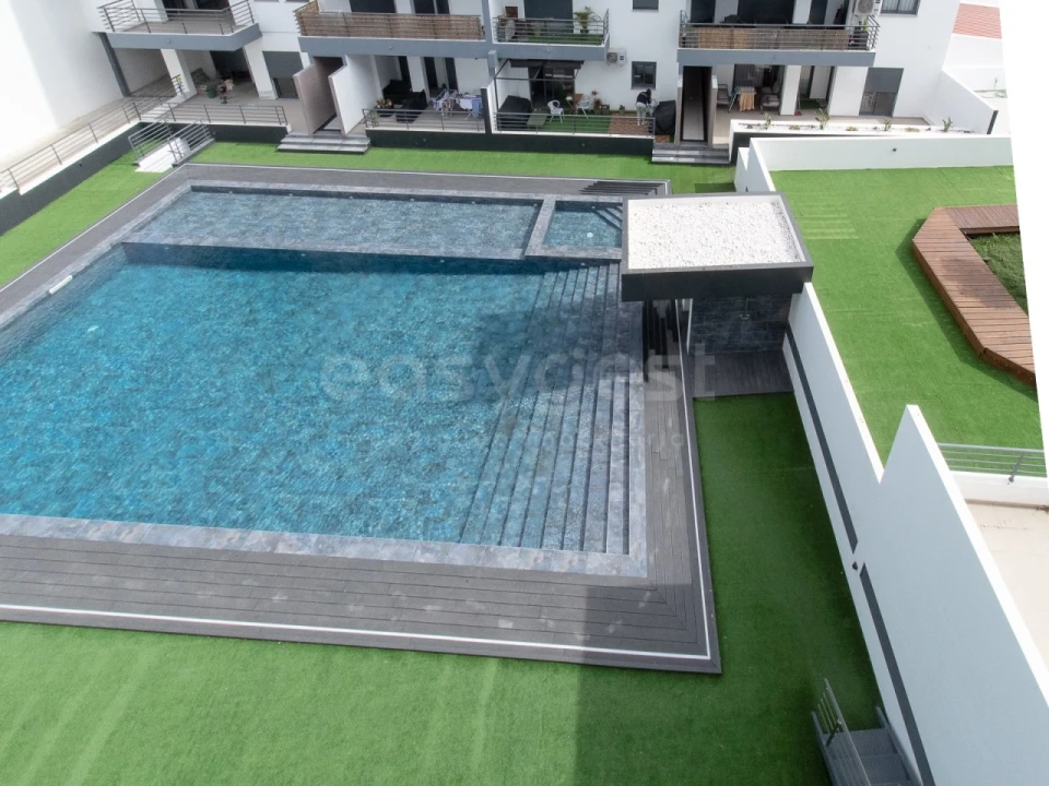 Apartamento T3 para Venda em Quelfes Foto 18