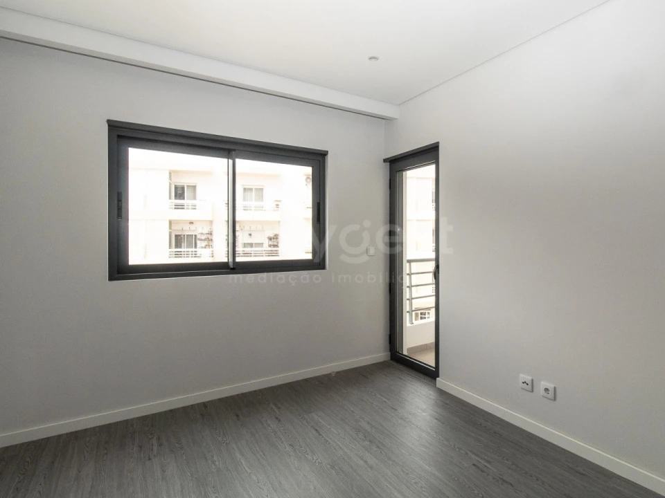 Apartamento T3 para Venda em Quelfes Foto 20