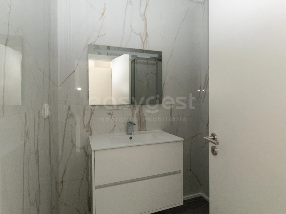Apartamento T3 para Venda em Quelfes Foto 26