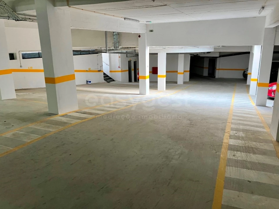 Apartamento T3 para Venda em Quelfes Foto 37