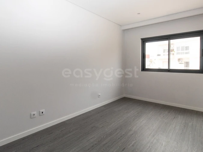 Apartamento T3 para Venda em Quelfes Foto 19