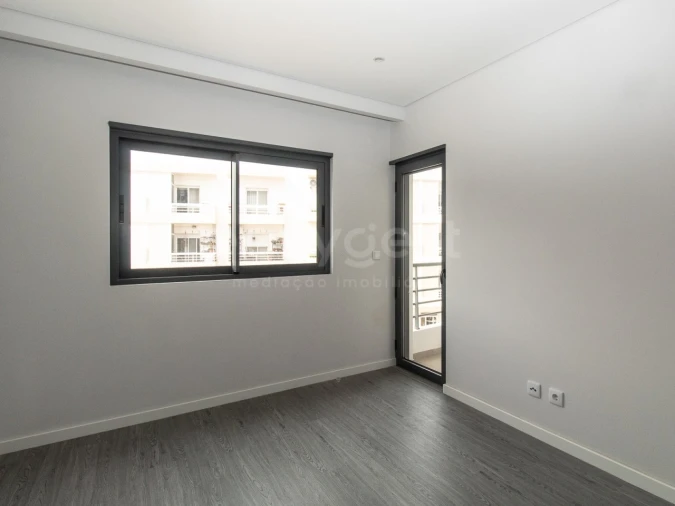 Apartamento T3 para Venda em Quelfes Foto 20