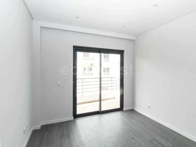 Apartamento T3 para Venda em Quelfes Foto 28