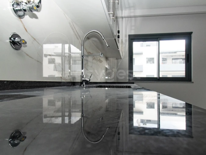 Apartamento T3 para Venda em Quelfes Foto 32