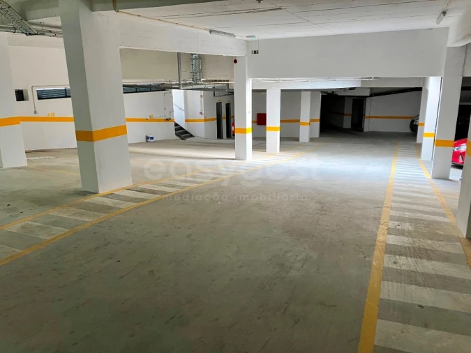 Apartamento T3 para Venda em Quelfes Foto 37