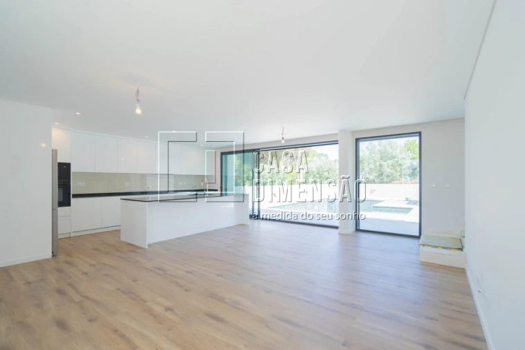 Moradia T3 para Venda em Barcarena Foto 6