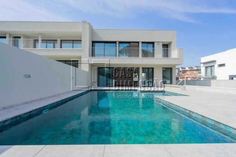 Moradia T3 para Venda em Barcarena Foto 99