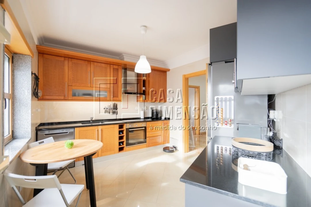 Apartamento T2 para Venda em Carnaxide e Queijas Foto 24