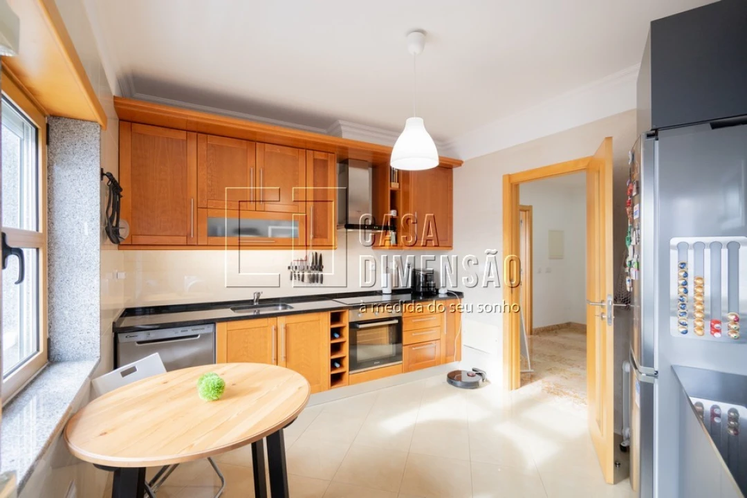 Apartamento T2 para Venda em Carnaxide e Queijas Foto 25