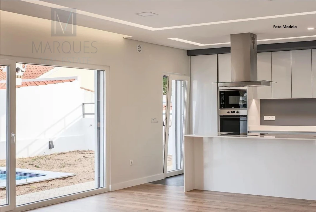 Moradia T4 para Venda em Fernao Ferro Foto 5