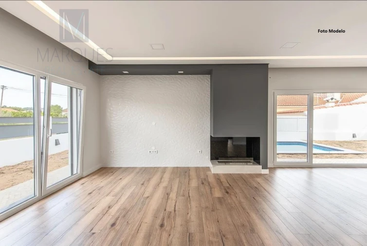 Moradia T4 para Venda em Fernao Ferro Foto 2