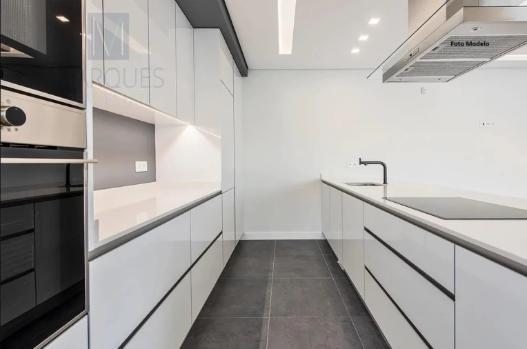 Moradia T4 para Venda em Fernao Ferro Foto 4