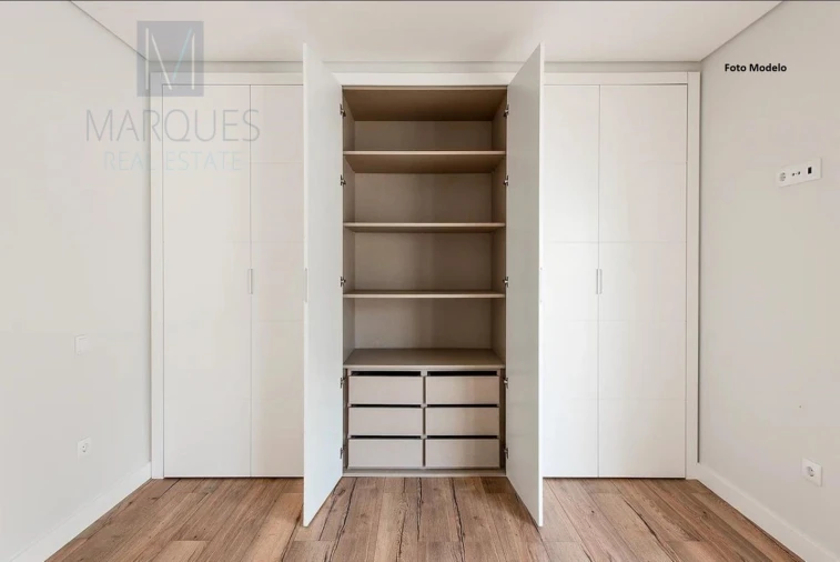 Moradia T4 para Venda em Fernao Ferro Foto 11