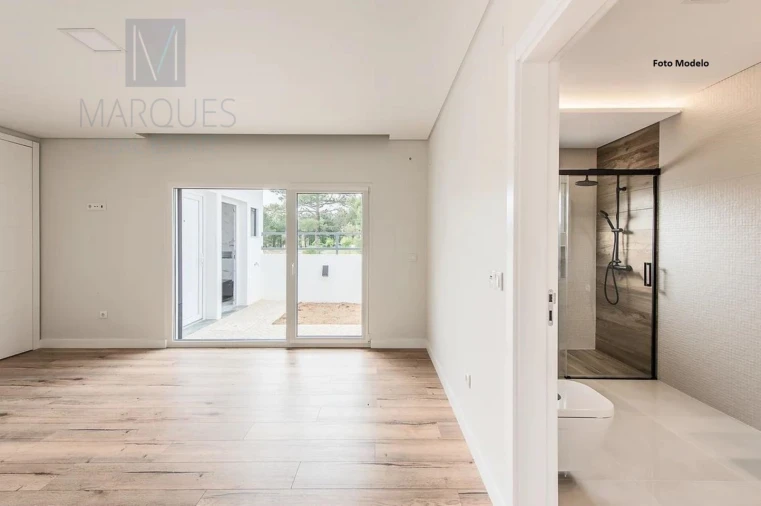 Moradia T4 para Venda em Fernao Ferro Foto 12