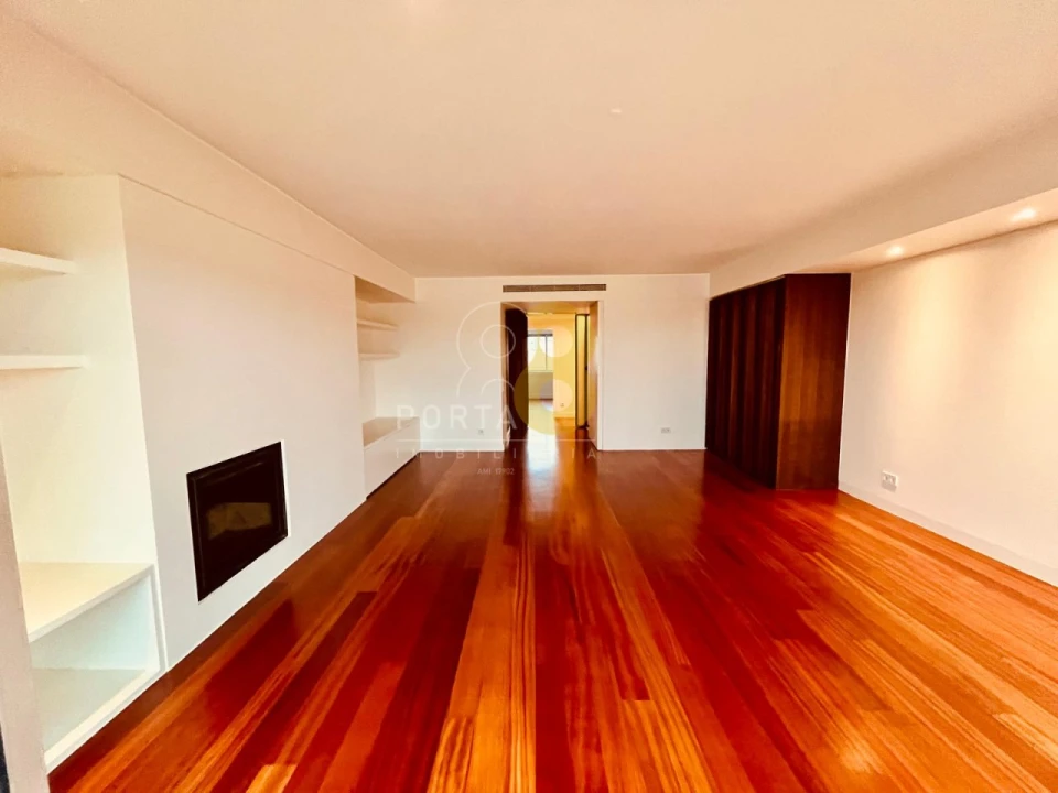 Apartamento T4 para Arrendamento em Lordelo do Ouro e Massarelos Foto 17