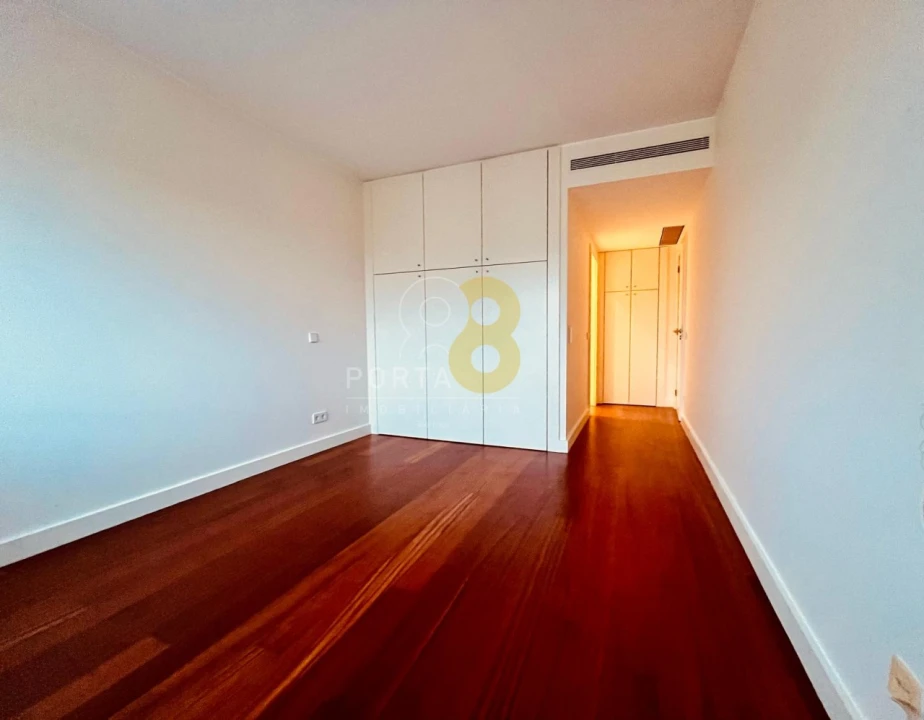 Apartamento T4 para Arrendamento em Lordelo do Ouro e Massarelos Foto 23