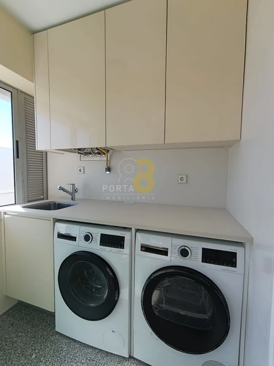 Apartamento T4 para Arrendamento em Lordelo do Ouro e Massarelos Foto 11