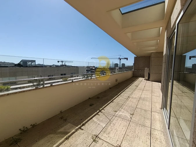 Apartamento T4 para Arrendamento em Lordelo do Ouro e Massarelos Foto 19