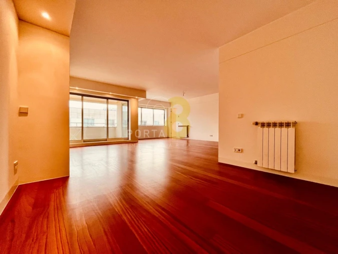 Apartamento T4 para Arrendamento em Lordelo do Ouro e Massarelos Foto 4