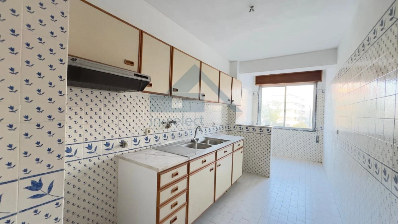 Apartamento T2 para Venda em Quarteira Foto 2