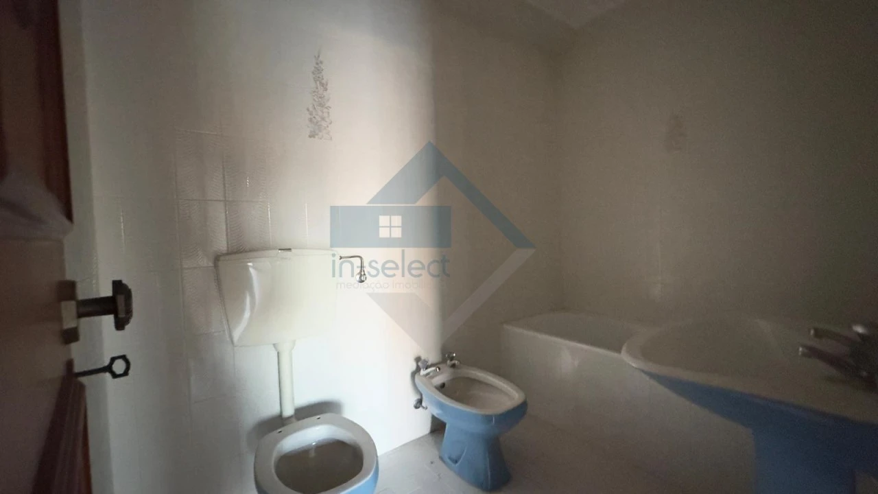 Apartamento T2 para Venda em Quarteira Foto 7