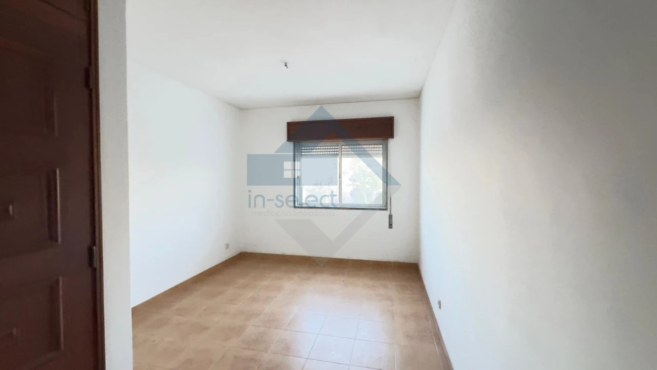 Apartamento T2 para Venda em Quarteira Foto 12