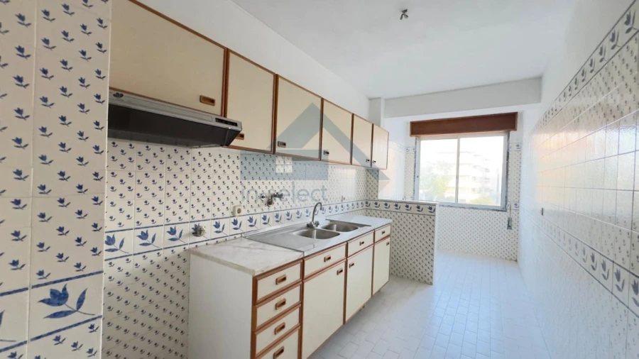 Apartamento T2 para Venda em Quarteira Foto 2