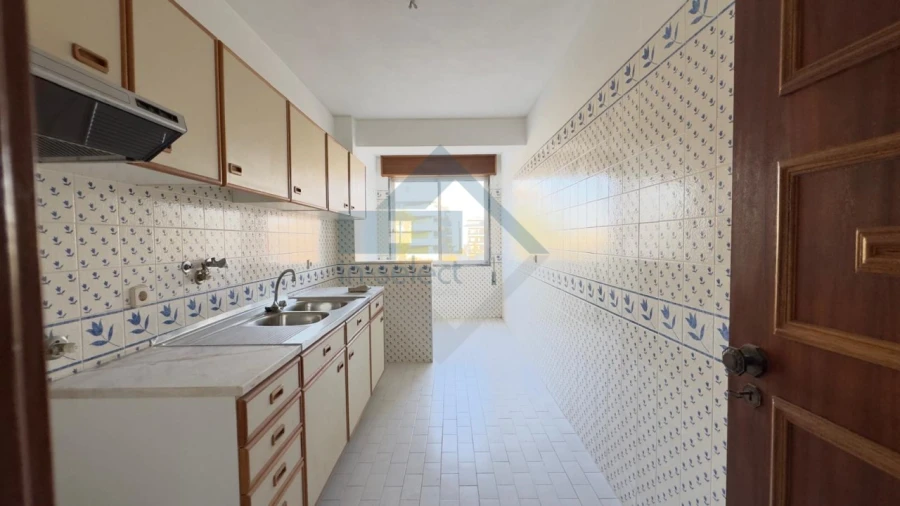 Apartamento T2 para Venda em Quarteira Foto 3